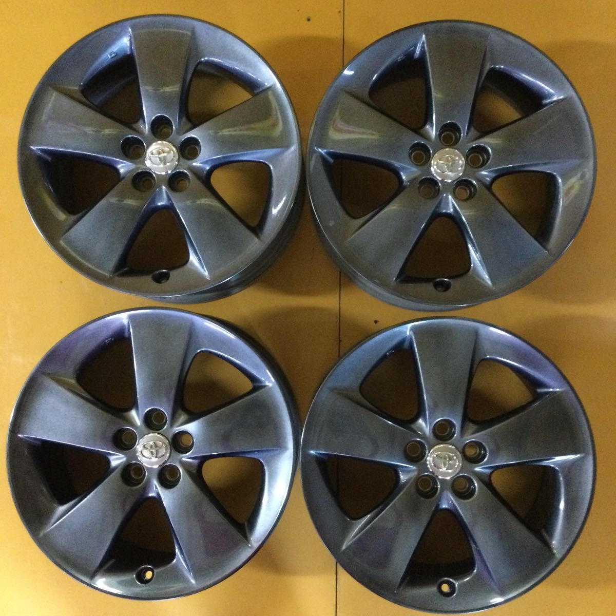 トヨタ 30プリウス純正アルミホイール17×7J+50 100-5H 再塗装ブラック