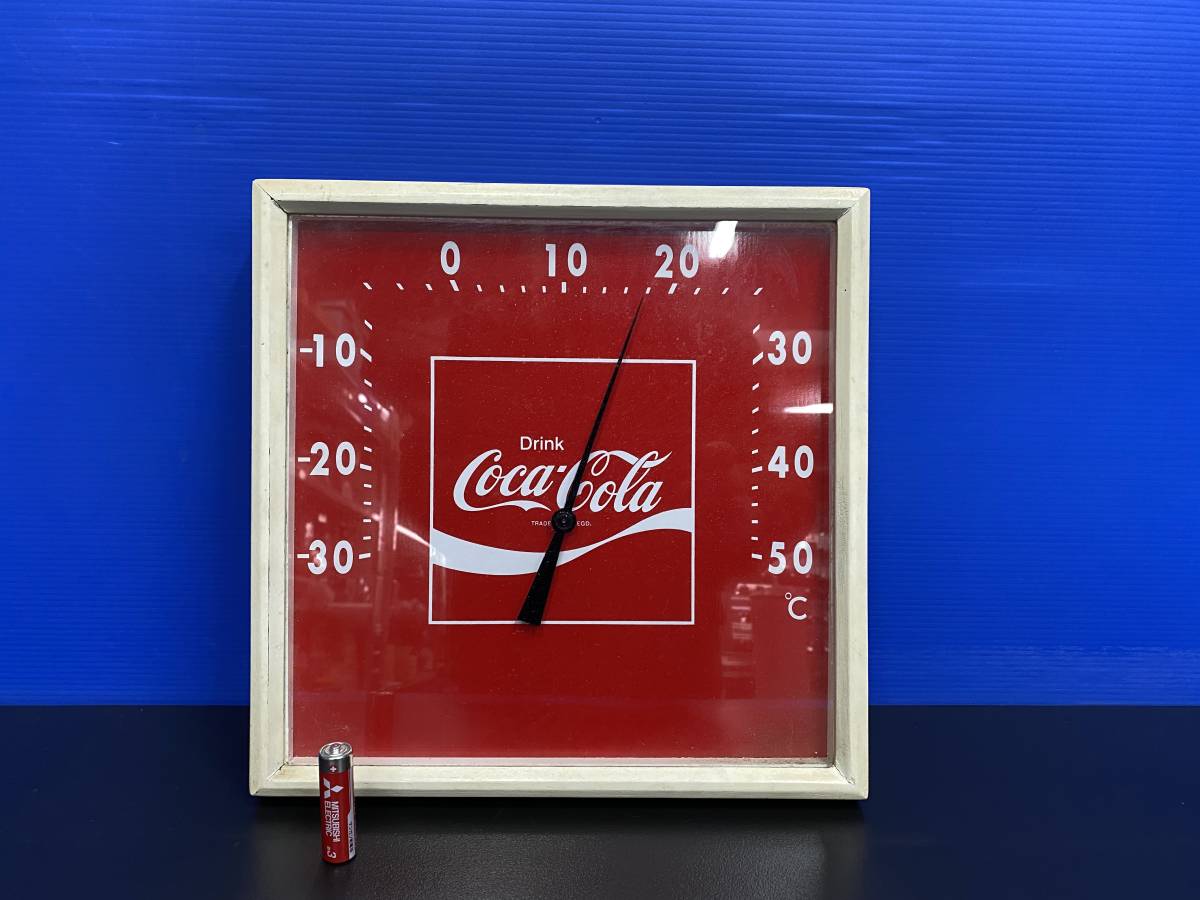 ■■ 昭和レトロ コカコーラ 木製壁掛け温度計 中古ジャンクにて CocaCola ビンテージ _電池は大きさ比較です付属しません