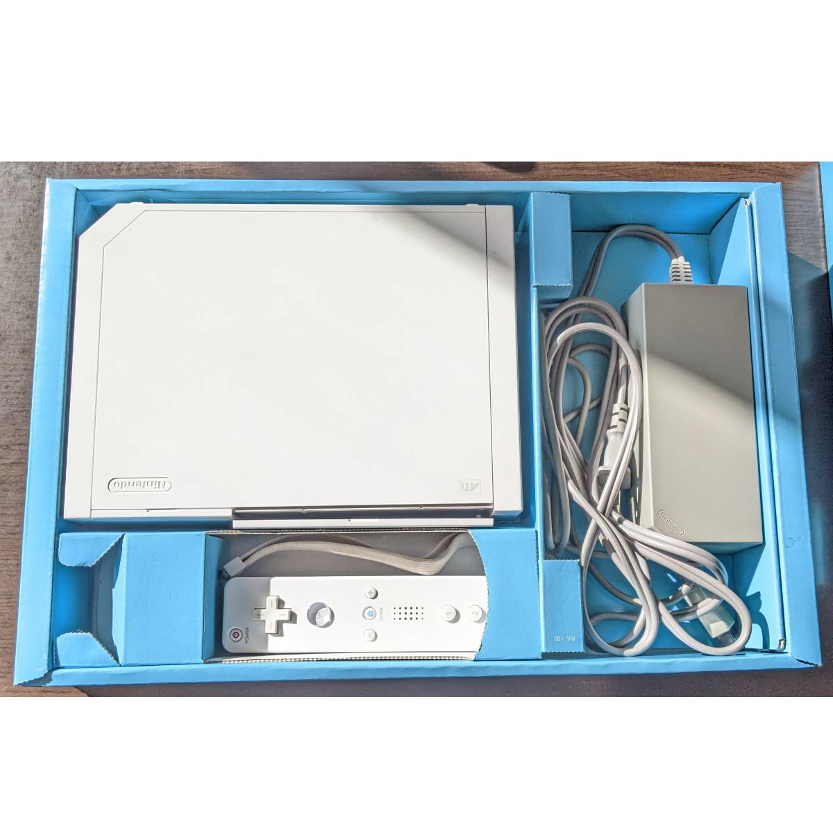 wii 本体 shiro (RLV-001) ゲーム機本体 箱・説明書付き 初期化動作確認済み 白色 ホワイト Wiiリモコン センサーバー