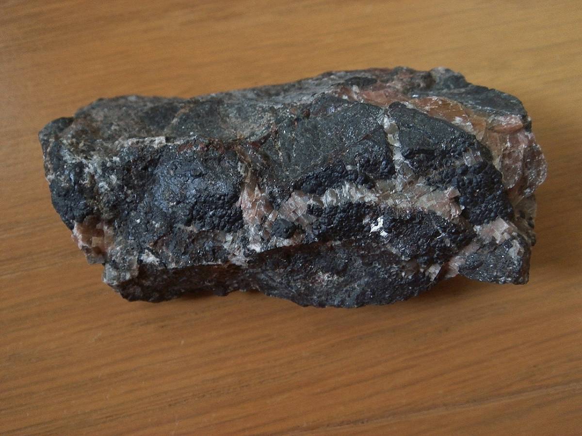 ヤフオク! - 稀少 チェコ産 ピッチブレンド 原石 ラジウム鉱石