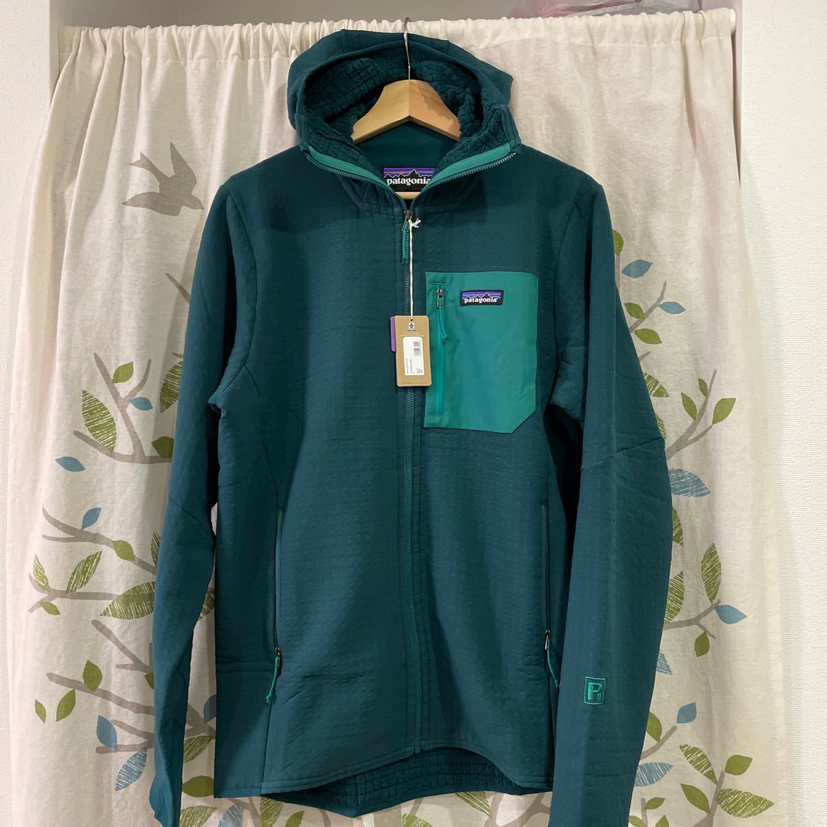 未使用 patagonia メンズ・R2テックフェイス・フーディ green M