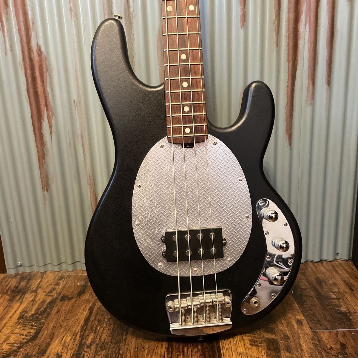 Yahoo!オークション - MUSICMAN ＳＵＢ Ｘ０２ StingRay ミュー...