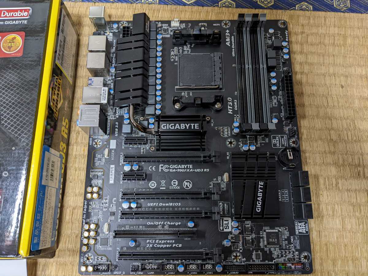 GIGABYTE GA-990FXA-UD3 R5 AM3+ 中古_画像2