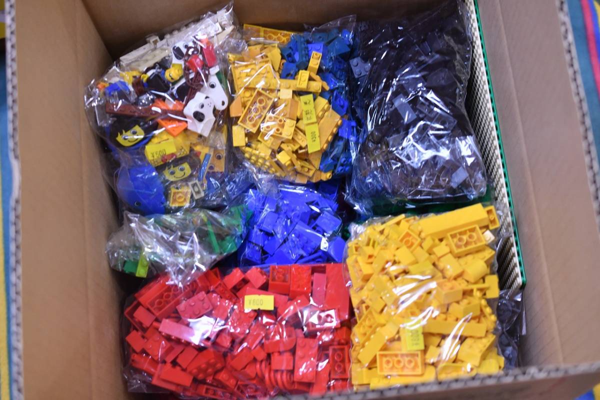 LEGO レゴ 大量 まとめて　赤　黄色　白　青　緑　黒　盤　など　ブロック　パーツ　まとめて_画像8