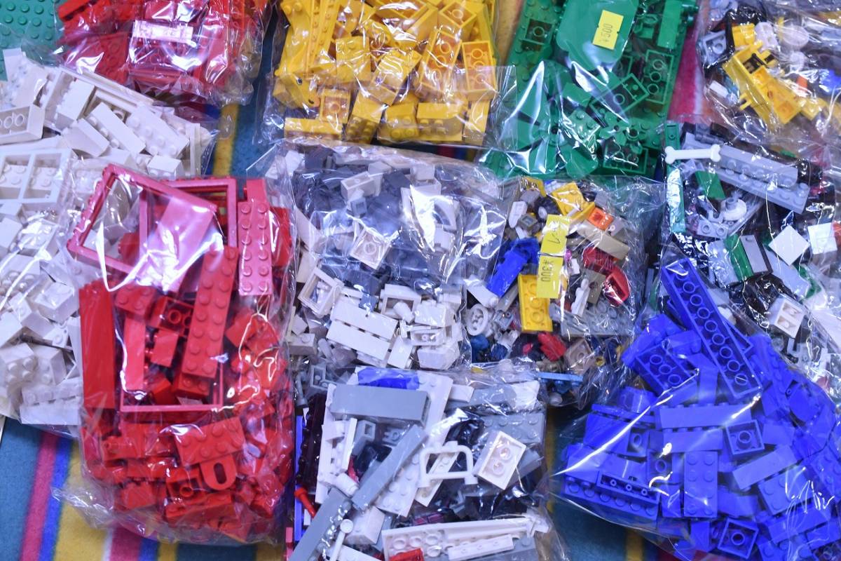 LEGO レゴ 大量 まとめて　赤　黄色　白　青　緑　黒　盤　など　ブロック　パーツ　まとめて_画像3