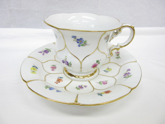 1D309◎Meissen マイセン 宮廷の小花 金彩 Bフォーム カップ&ソーサー