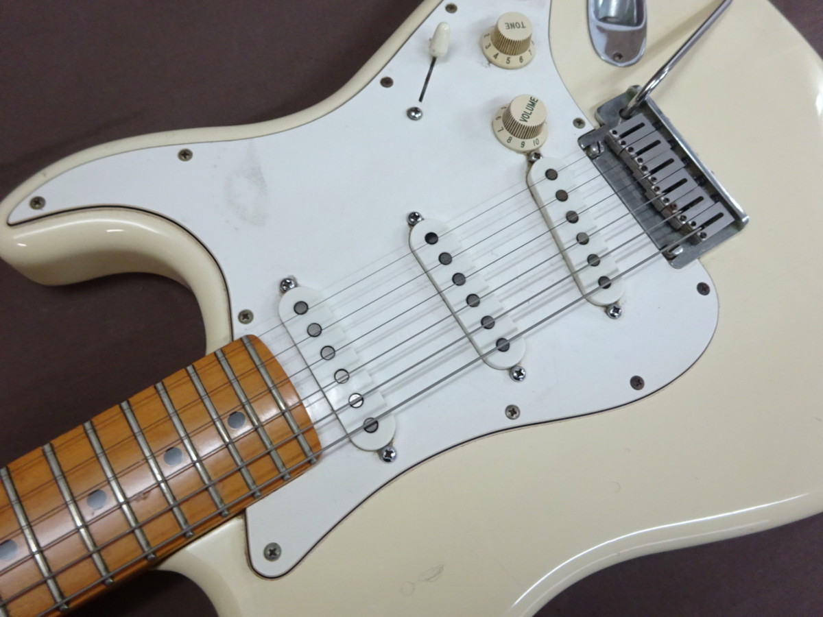 【H-8192】Fender STRATOCASTER フェンダー ストラトキャスター made in U.S.A 1984～1988年製? ジャンク扱い【千円市場】_画像4