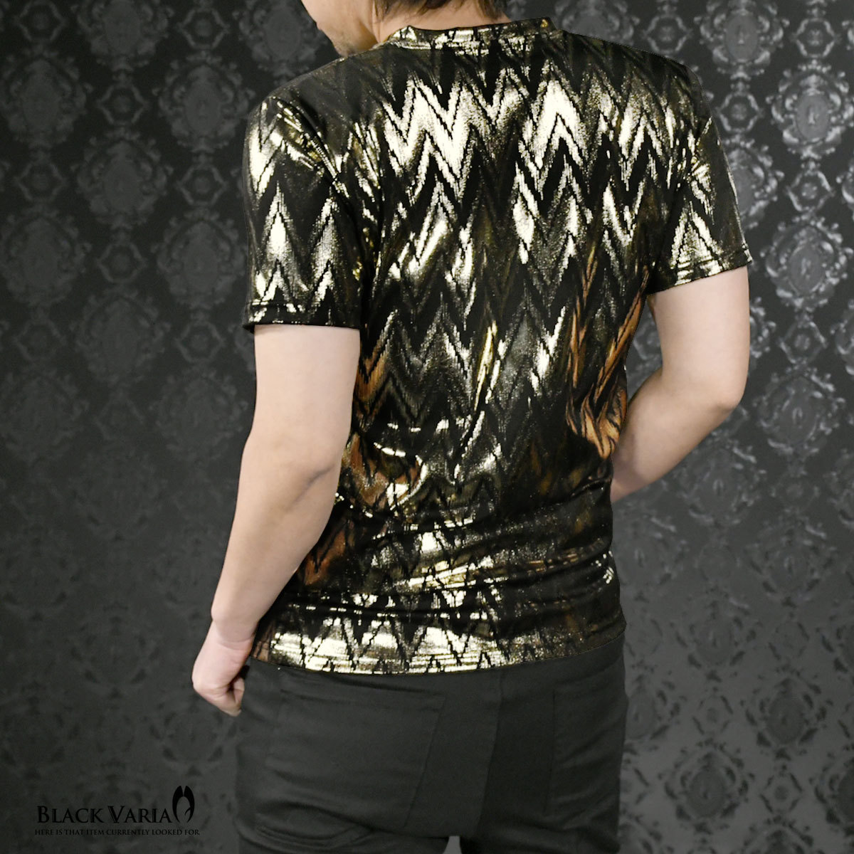 9#193202-gobk BLACK VARIA シェブロン柄 ジグザグ メンズ 日本製 細身 ラメ 半袖 Vネック Tシャツ(ゴールド金ブラック黒) L ユニフォーム_Mサイズ着用 170cm×59kg B85/W76/H92