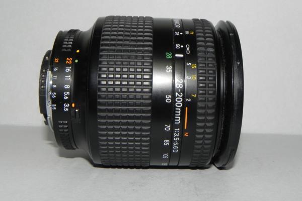 **中古品　Nikon AF　28-200mm/Ｆ3.5-5.6D(IF)レンス゛*