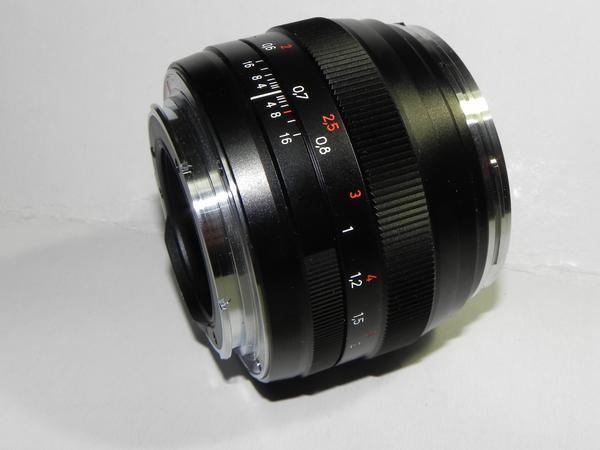 新到着 **中古良品 Carl Zeiss Planar T* 50mm/f 1.4 ZE [Canon