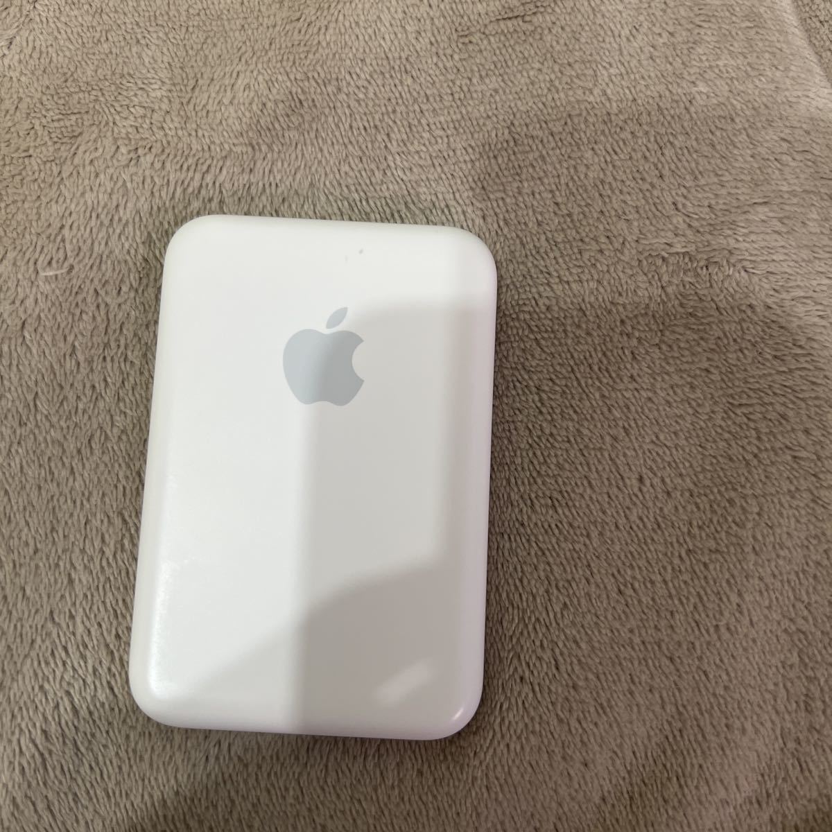 Apple □Apple iPhone MagSafe Battery Pack バッテリーパック MJWY3ZA