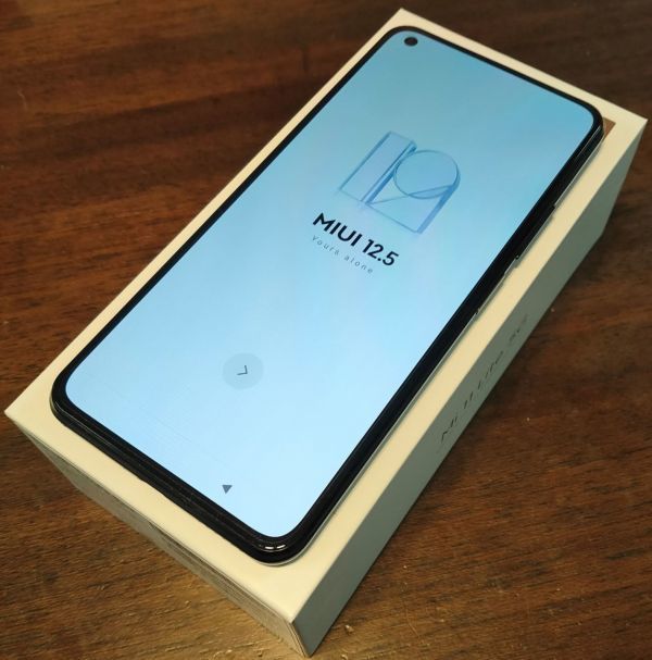 超美品】利用1時間 Xiaomi Mi 11 Lite 5G トリュフブラック 6GB/128GB