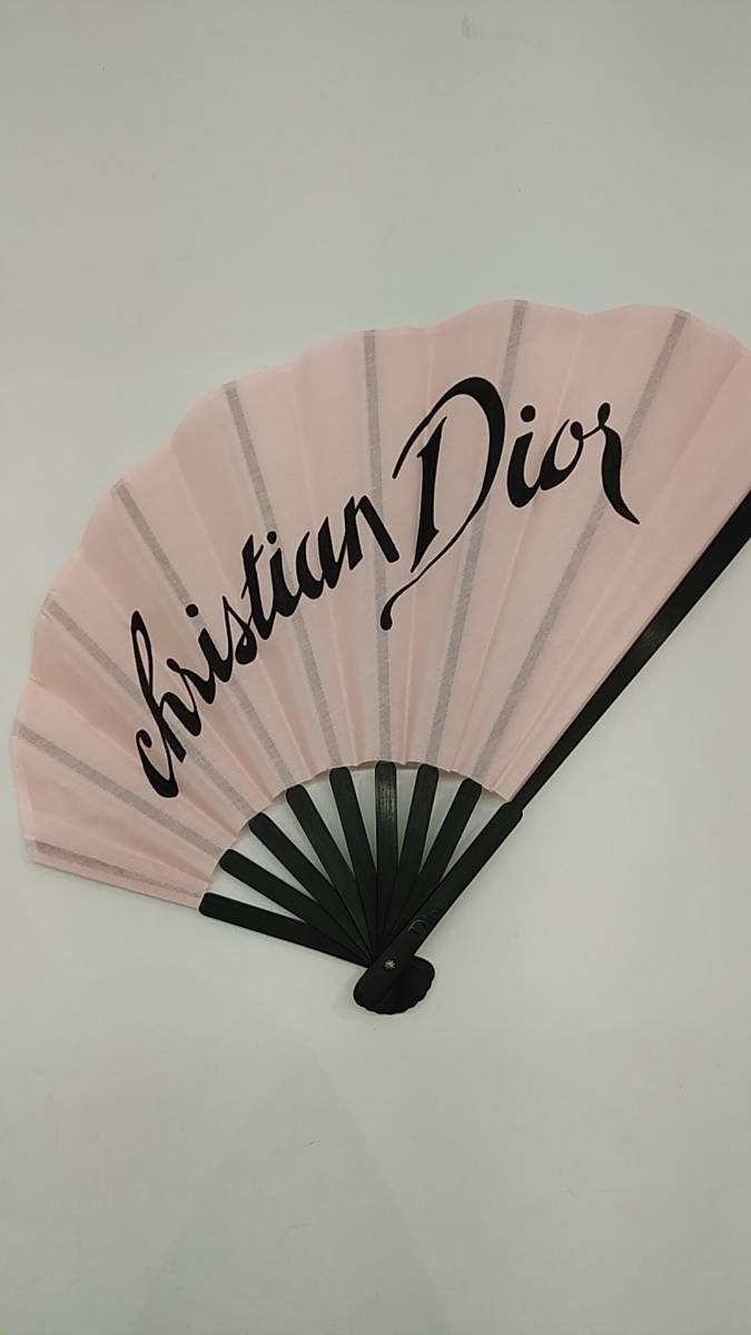 最大75%オフ!DIOR ノベルティ2023 ロゴ入り扇子 ギフト 非売品未開封