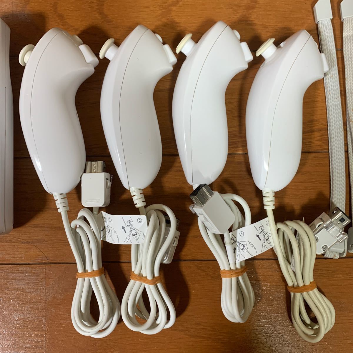 動作確認済み Wii すぐ遊べるセット リモコン&ヌンチャク×4 ソフト4本 本体 まとめ売り 任天堂 ニンテンドー ウィー