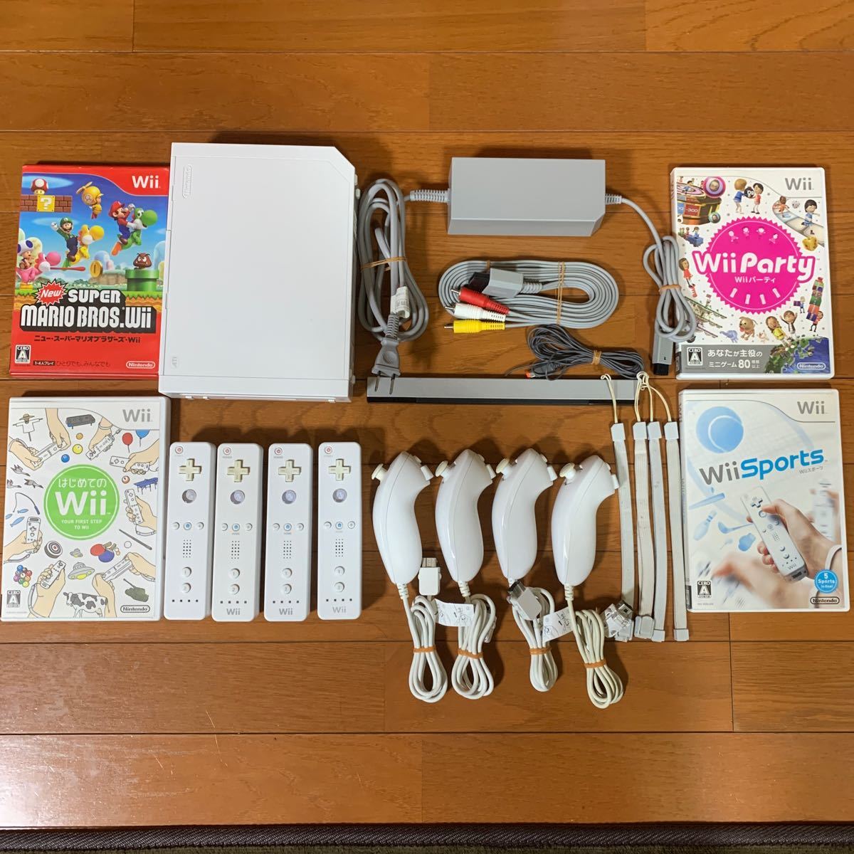 動作確認済み　Wii すぐ遊べるセット リモコン&ヌンチャク×4 ソフト4本 本体 まとめ売り 任天堂 ニンテンドー ウィー
