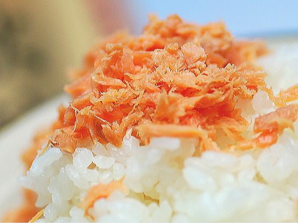 【北海道グルメマート】北海道限定品 秋鮭ほぐし 鮭フレーク 200g _画像3