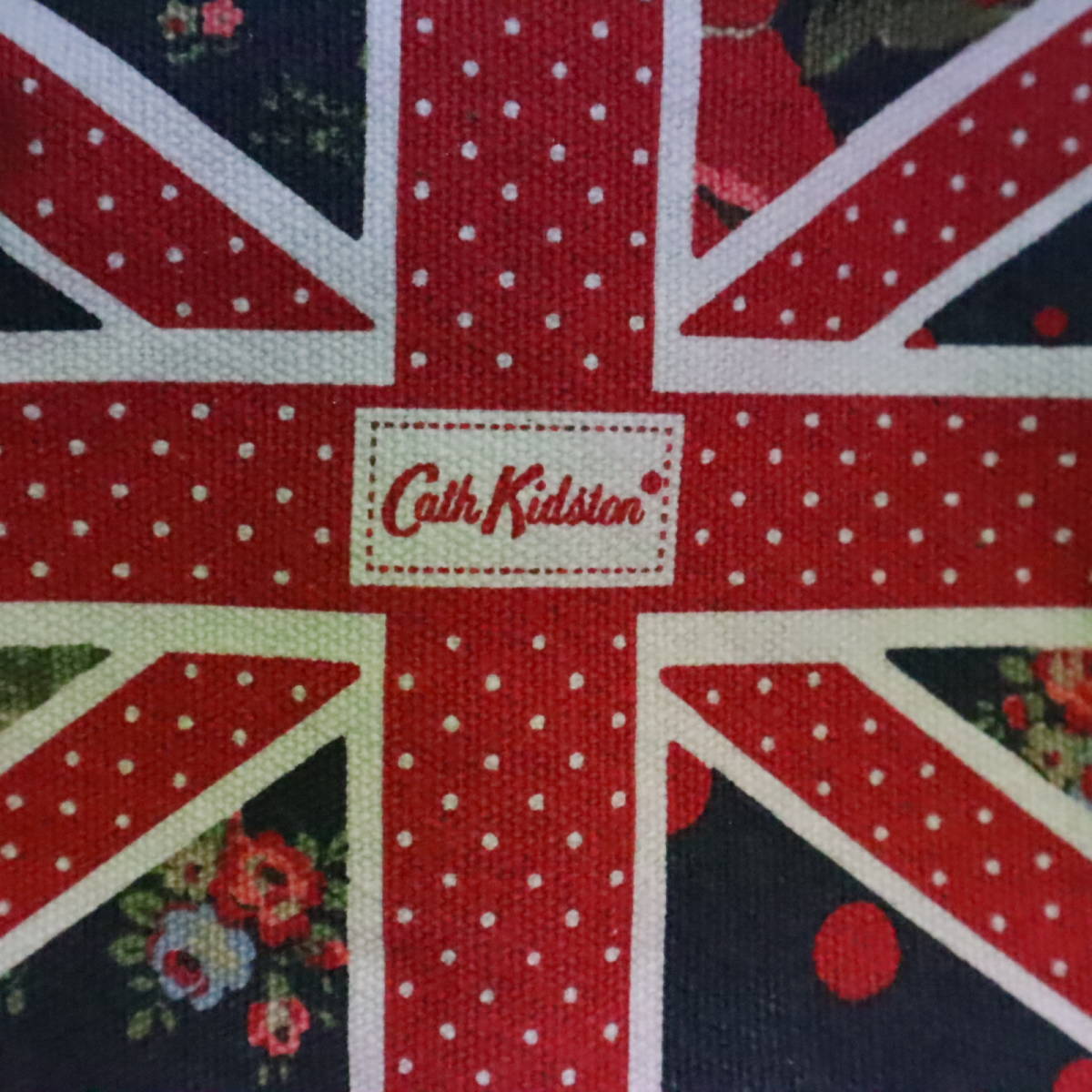 Cath Kidston キャスキッドソン 持ち手付きポーチ イギリス国旗風のデザイン 薔薇柄 可愛い タテ約15 ヨコ約17 5 布製 キャス キッドソン 売買されたオークション情報 Yahooの商品情報をアーカイブ公開 オークファン Aucfan Com Cath Kidston キャスキッドソン 持ち手付きポーチ イギリス国旗風のデザイン 薔薇柄 可愛い タテ約15 ヨコ約17 5 布製 キャス キッドソン 売買されたオークション情報 Yahooの商品情報をアーカイブ公開 オークファン Aucfan Com