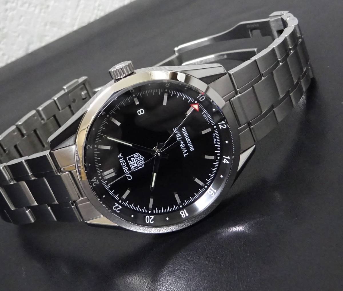 美品 TAG HEUER タグ・ホイヤー カレラ ツインタイム GMT WV2115-0 黒文字盤 メンズサイズ 自動巻 本物_画像2