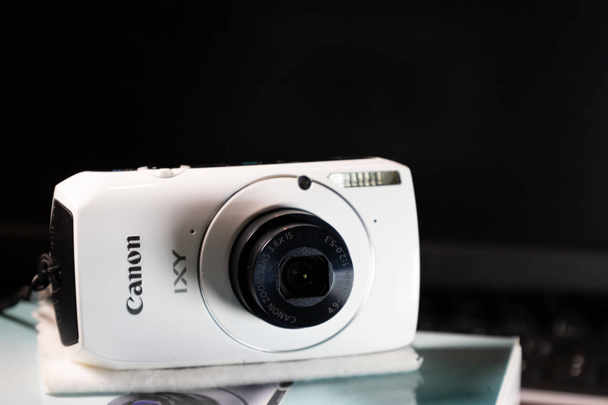 キャノンCanon IXY 30S ホワイト+16g sdカード Yahoo!オークション - CANON IXY 30S(ホワイト)+ おまけSD