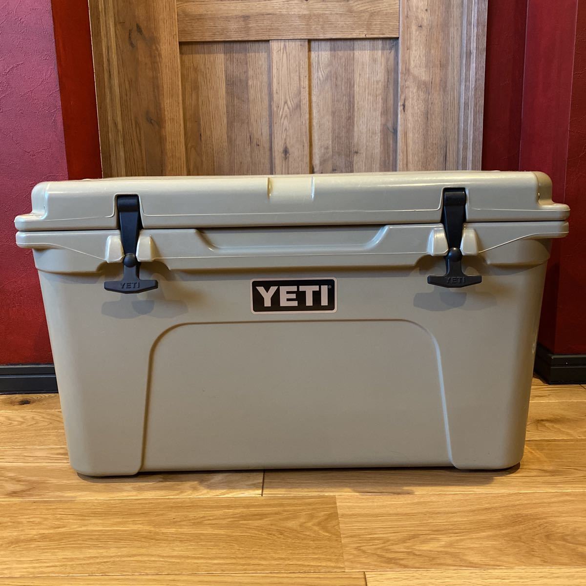送料無料》YETI Tundra 45 イエティ タンドラ 45 タン クーラー