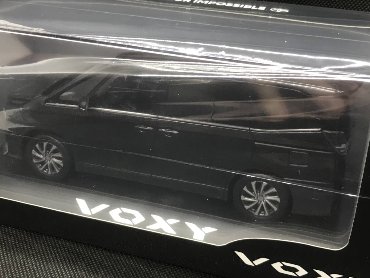 2022/1発売 非売品 新型 トヨタ ヴォクシー/ボクシー カラーサンプル 1/30ミニカー クリアケース付 グリッターブラックガラスフレーク 226_画像5