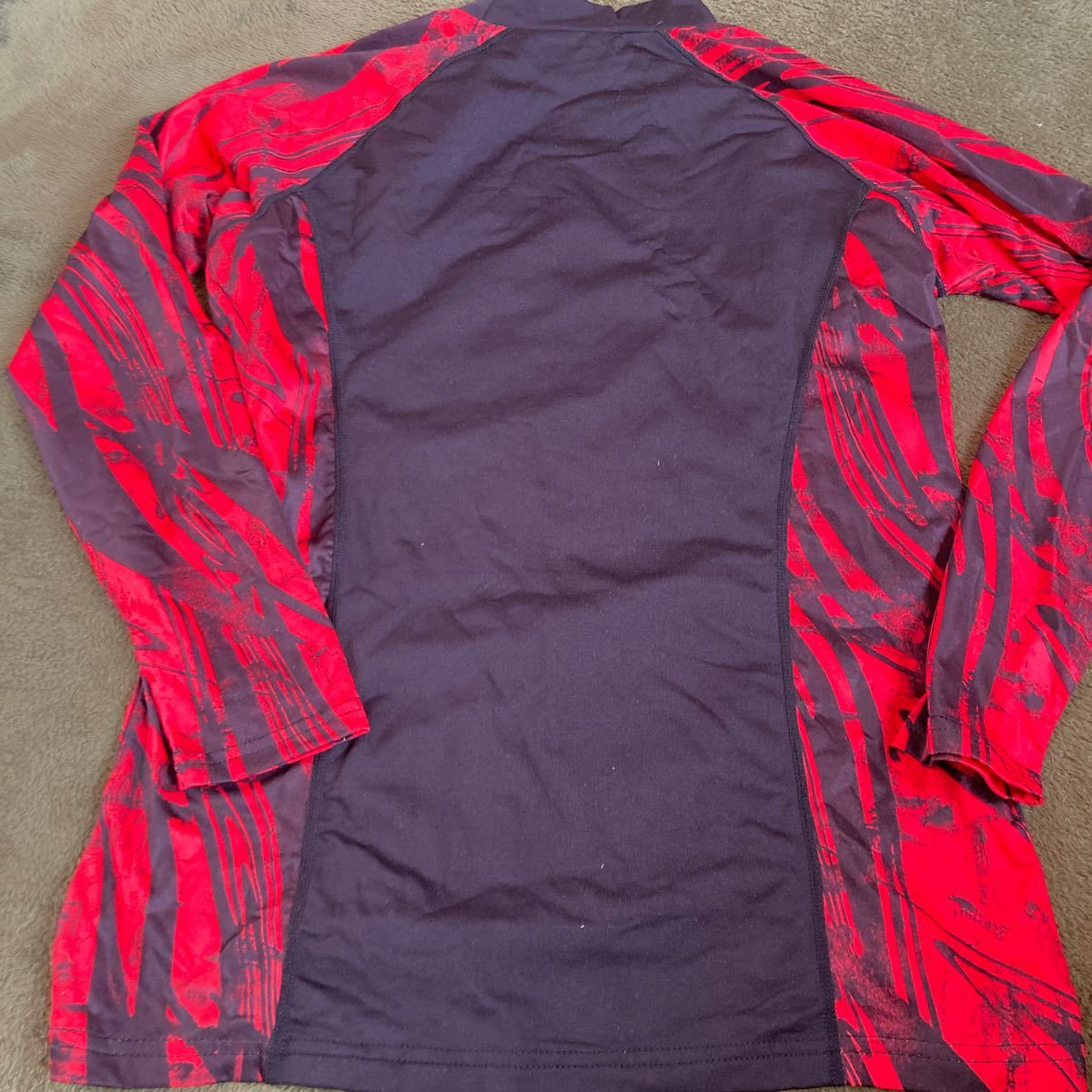 長袖 インナーシャツ　Lサイズ　赤系　アンダーウェア　中はあったか素材　風を遮ります　Find-out MOVE ACTIVE