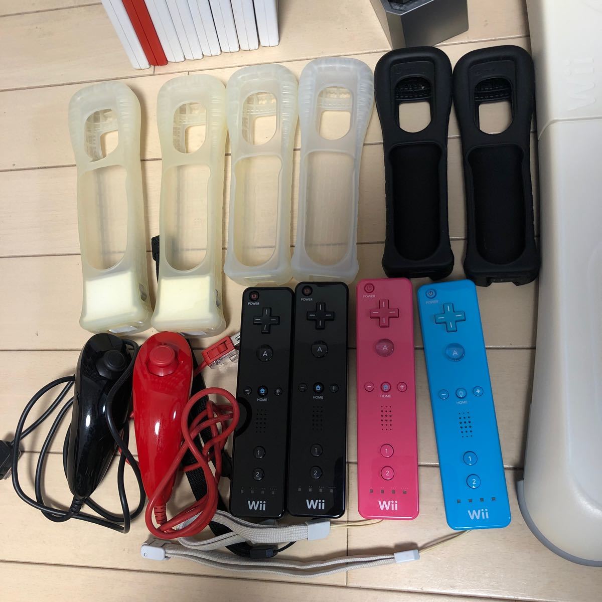 Wii 本体 Nintendo  Wiiリモコン ヌンチャク ソフト8本セット