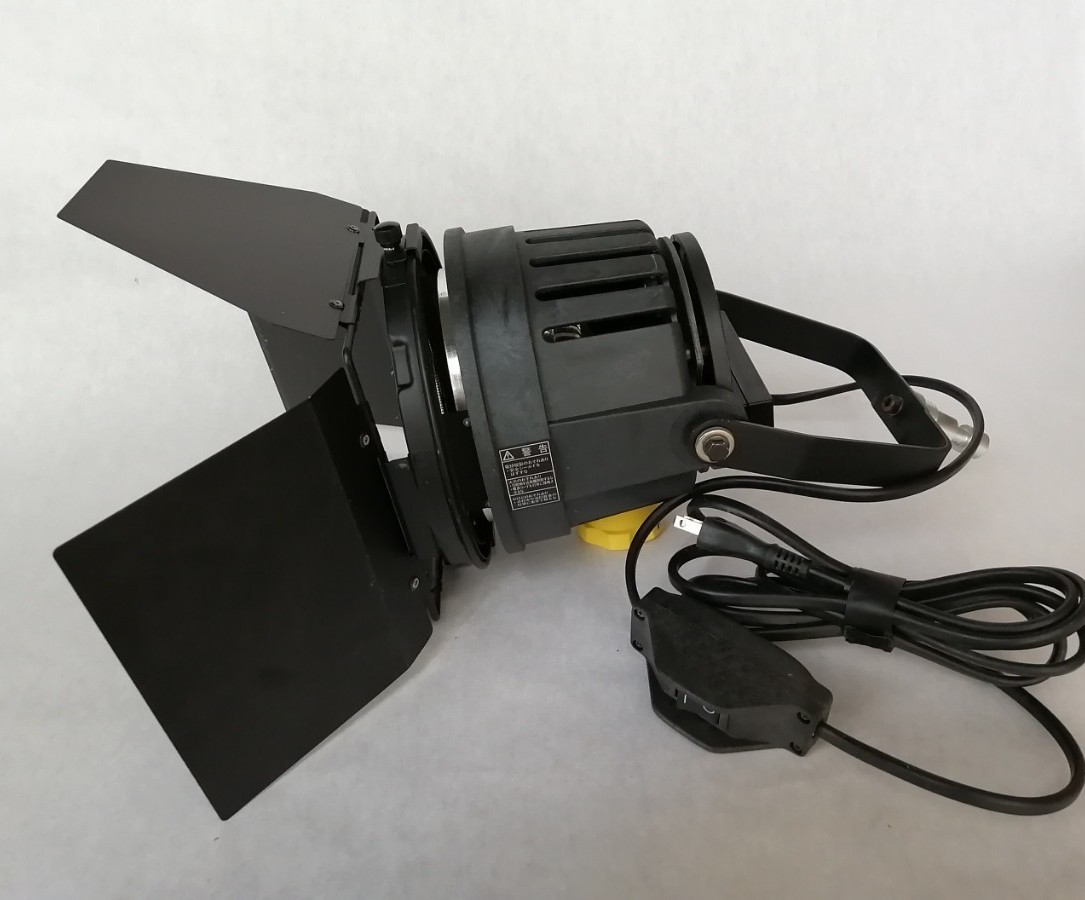 ハロゲン照明器具 空間演出用 東芝 UNIFOCUS 1000|Yahoo!フリマ ハロゲン照明器具 空間演出用 東芝 UNIFOCUS 1000|Yahoo!フリマ