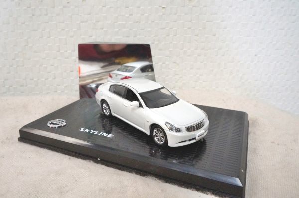 日産 スカイライン 1/43 ミニカー 特注 白-