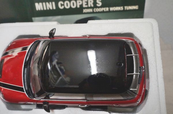 MINI COOPER S JOHN COOPER WORKS TUNING 1/18 миникар красный MINI John Cooper Works 