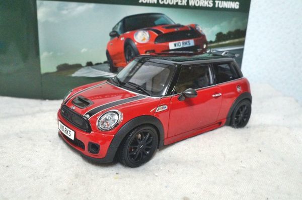 MINI COOPER S JOHN COOPER WORKS TUNING 1/18 миникар красный MINI John Cooper Works 