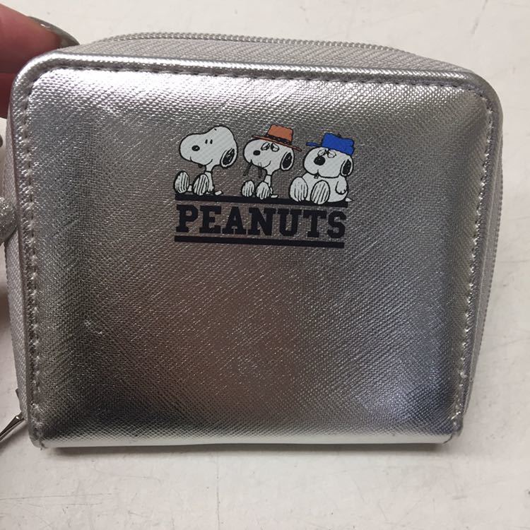 送料無料★PEANUTS ピーナッツ スヌーピー★二つ折り財布 シルバー 財布 小銭入れ 札入れ#40112samt_画像1