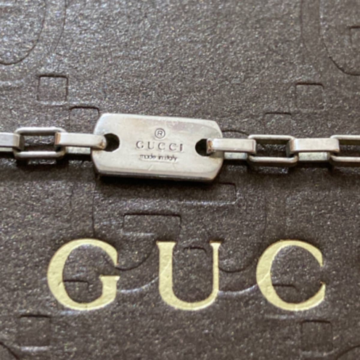 GUCCI 刻印入りプレート付き ベネチアンチェーン ネックレス GUCCI 刻印入りプレート付き ベネチアンチェーン ネックレス