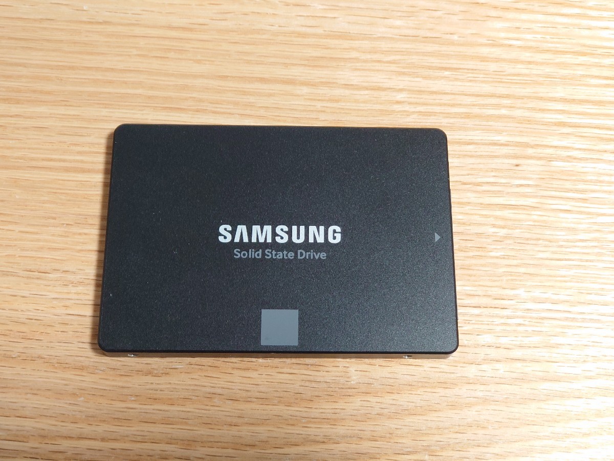 SSD 2.5インチ 250GB・HDD 2.5インチ 500GB