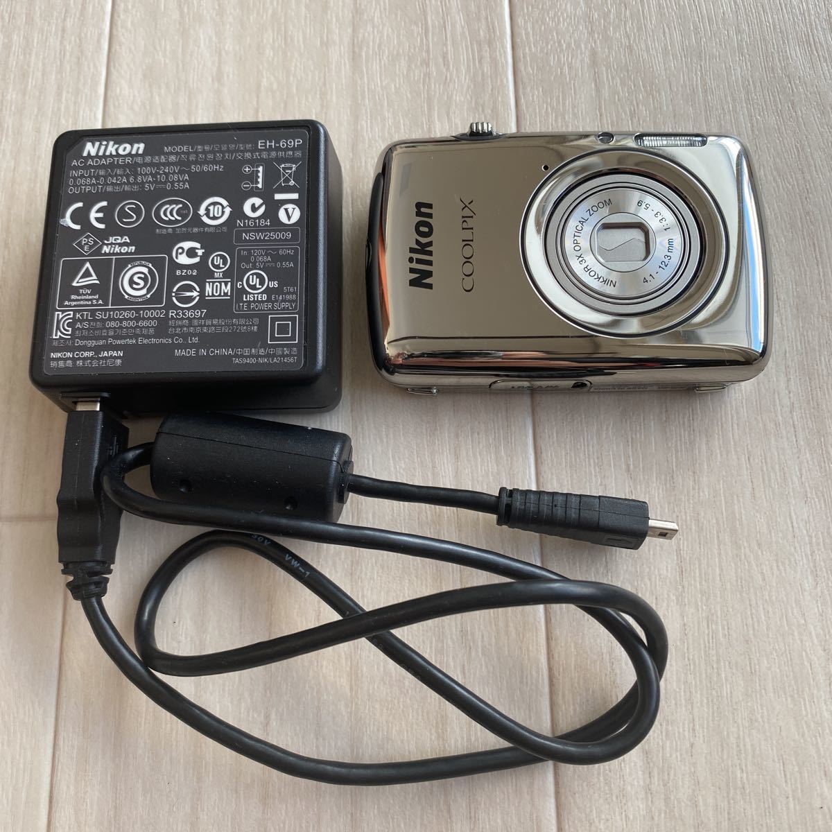 ●概ね美品 Nikon COOLPIX S01 ニコン クールピクス 超小型 デジタルカメラ デジカメ D1230