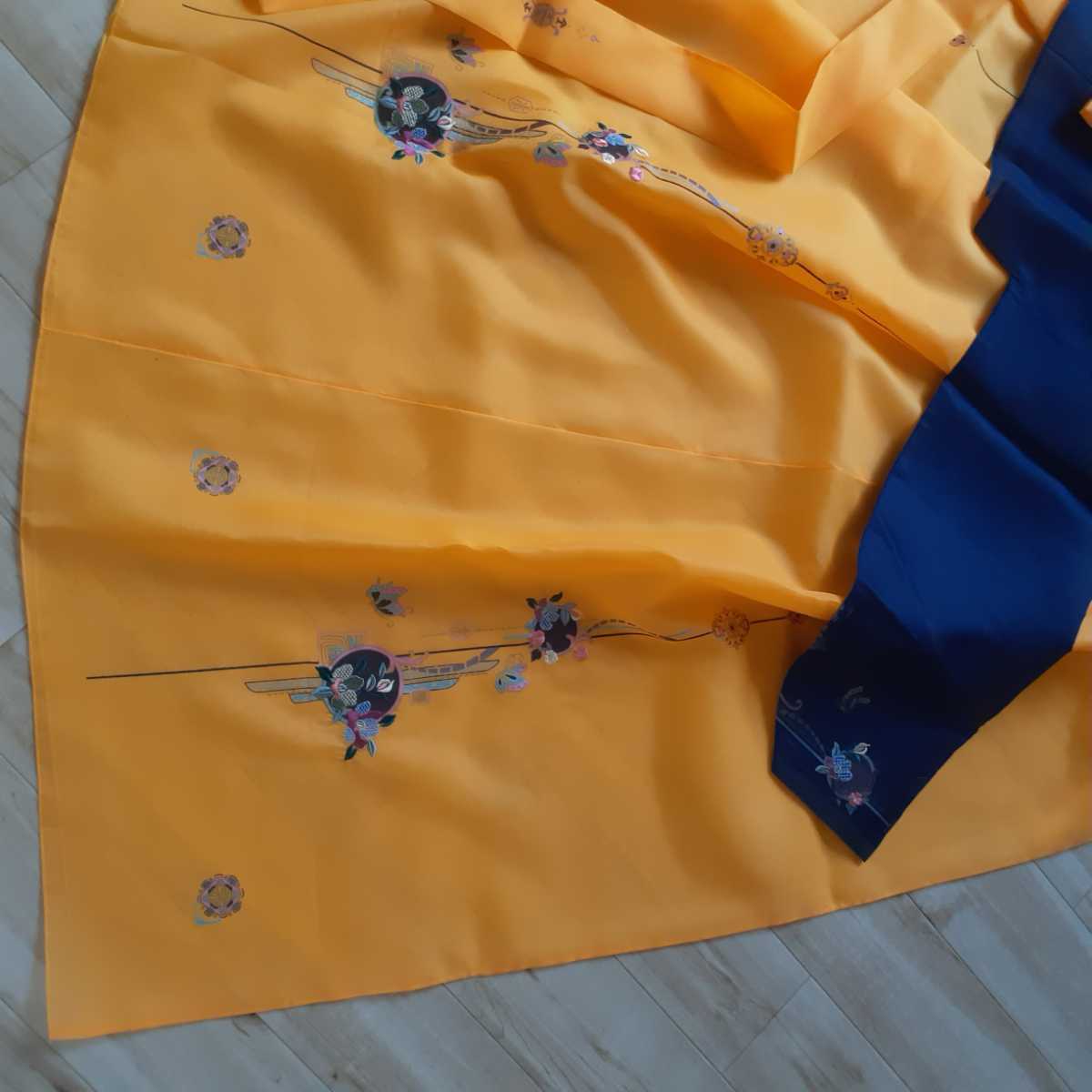紺黄色専門店高級チマチョゴリ韓服豪華刺繍入り 3