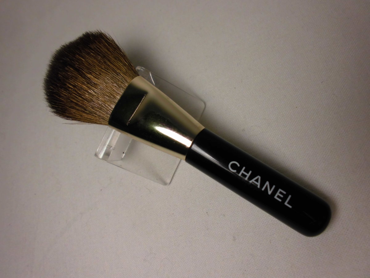 キングラム[01]CHANEL[シャネル] BEAUTE ミニメイクブラシ3本 ミラー&ポーチ 5点セット★ブラシ未使用★ココマーク 化粧品【送料無料】_画像3