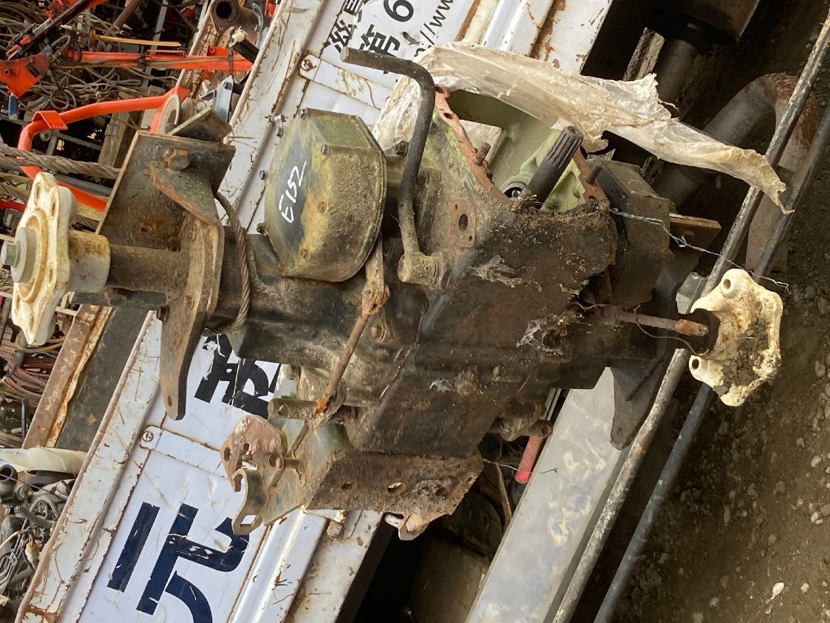 【滋賀発】 トラクター 日の本 E152 駆動ケース ギヤケース 引取限定