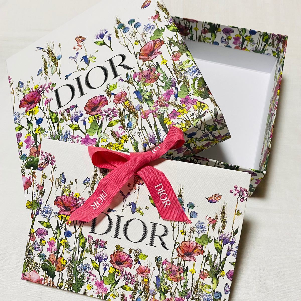 Christian Dior ディオール 2022 限定 花柄 ギフトボックス Christian Dior ディオール 2022 限定 花柄 ギフトボックス
