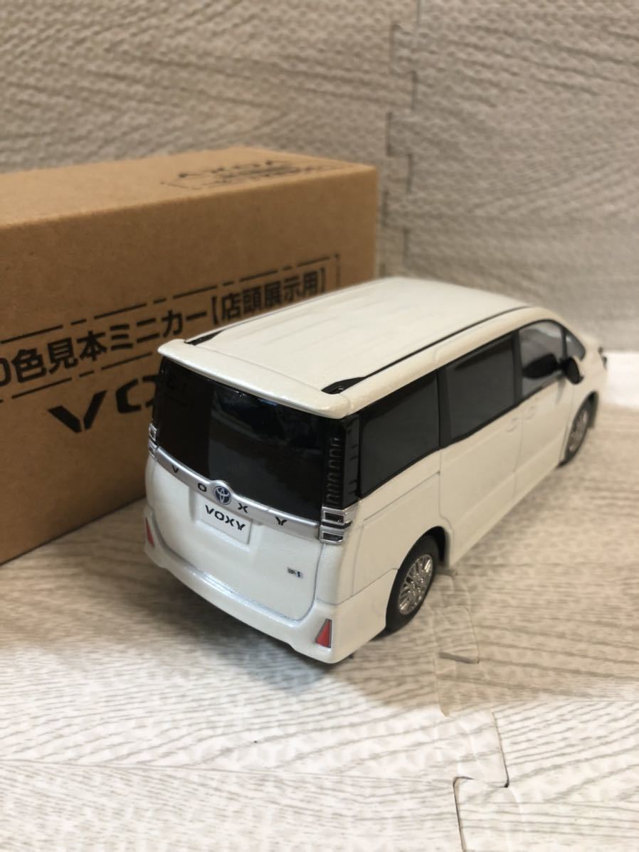 1/30 トヨタ 新型ヴォクシー VOXY ZS 後期 トヨタマーク カラー