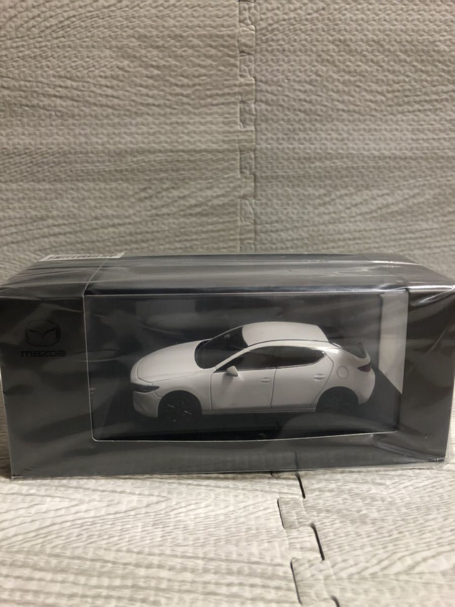 1/43 マツダ MAZDA マツダ3 MAZDA3 ミニカー ディーラー特注品 成約記念品 スノーフレイクホワイトパールマイカ