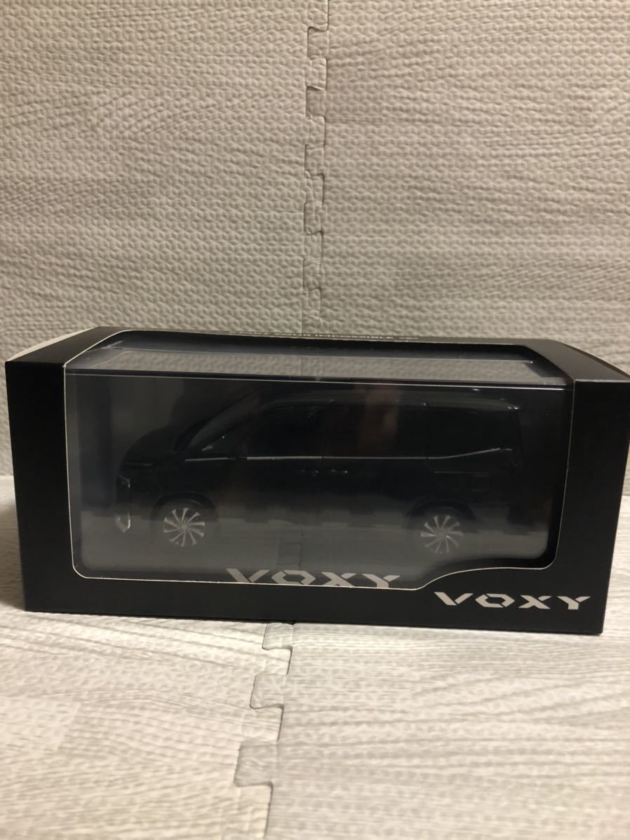 1/30 トヨタ 新型ヴォクシー S-Z VOXY 2022年モデル カラーサンプル 