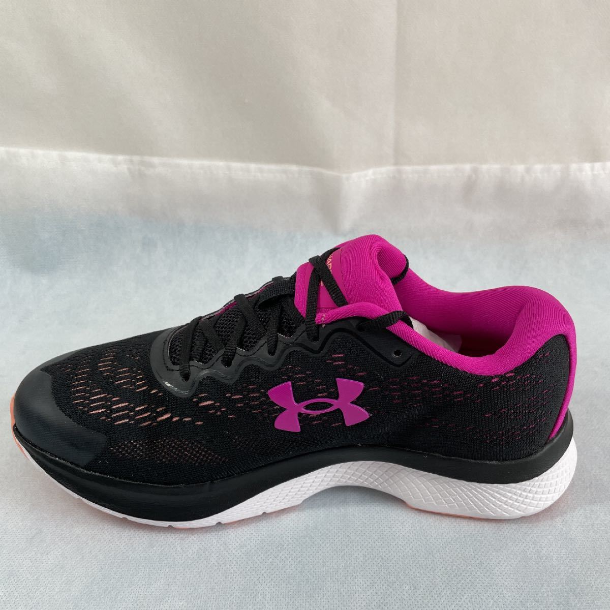 アンダーアーマー UNDER ARMOUR ランニングシューズ　23.5cm