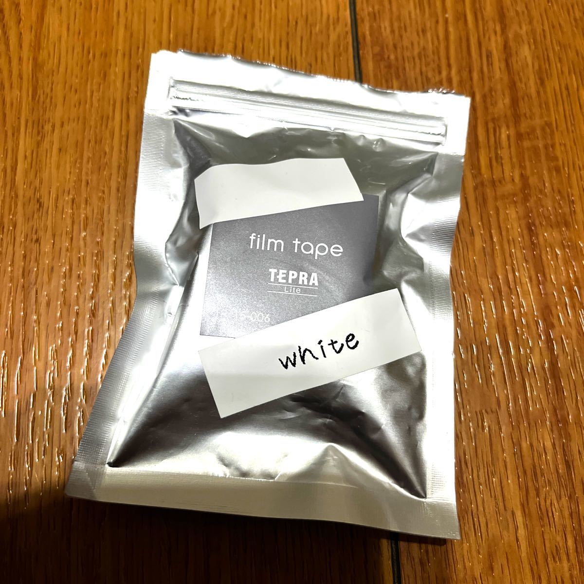 「テプラ」Lite フィルムテープ ホワイト TPT15-006 15mm （黒文字）