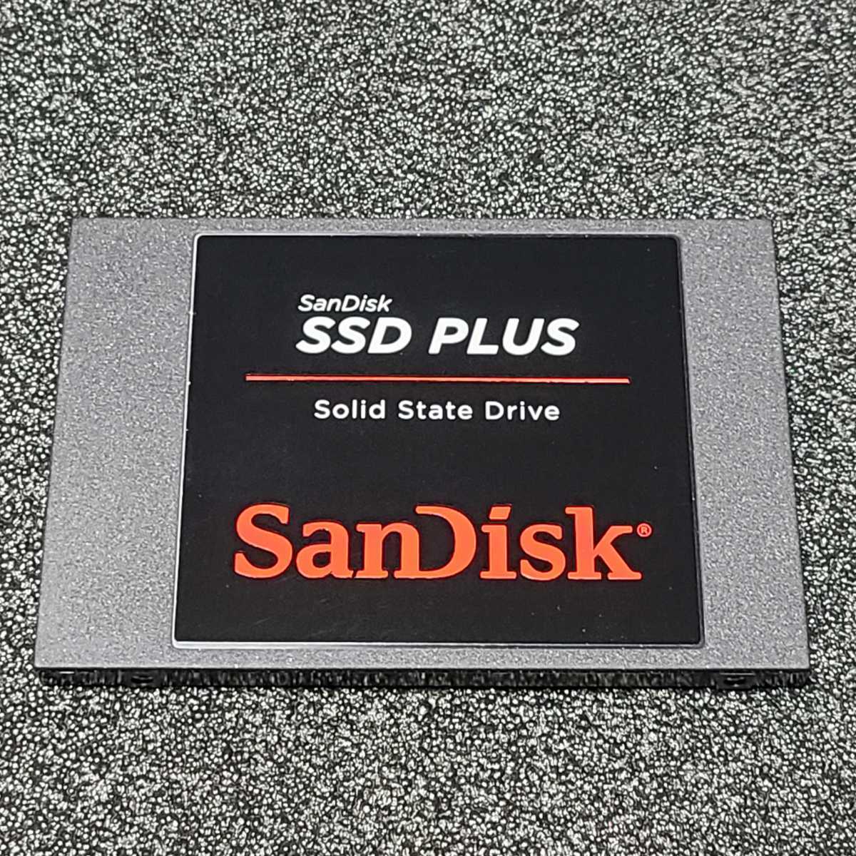 SanDisk SSD PLUS SDSSDA-2T00 2000GB/2TB SATA SSD 正常品 2.5インチ内蔵SSD フォーマット済み PCパーツ 動作確認済み 