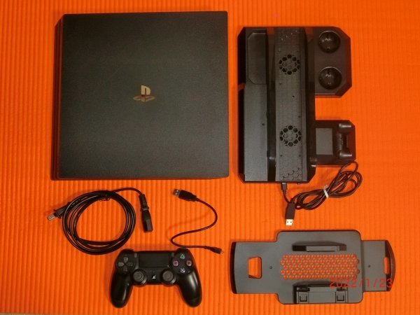 PlayStation 4 Pro ジェット・ブラック 1TB( CUH-7100B) 超美品 おまけ