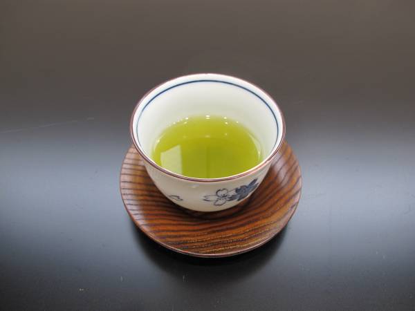 【鹿児島茶】煎茶１ｋｇ２袋セット★一番茶ブレンドでお買い得★100ｇ400円クラスのお茶2ｋｇ!_すっきりした味、ほんのりと甘みがあります