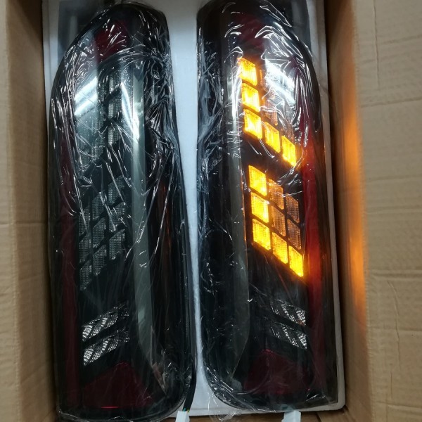 送料出品者負担 ハイエース 200系 LEDテールランプ 流れるウインカー