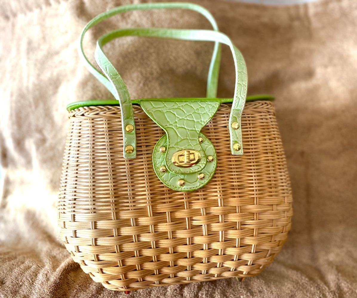  basket bag . bag basket bag braided up Turn lock melon green light * beautiful goods!