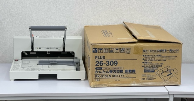 PLUS かんたん替刃交換 断裁機 PK-513LN (ホワイト) PK-513LN-A 箱付き